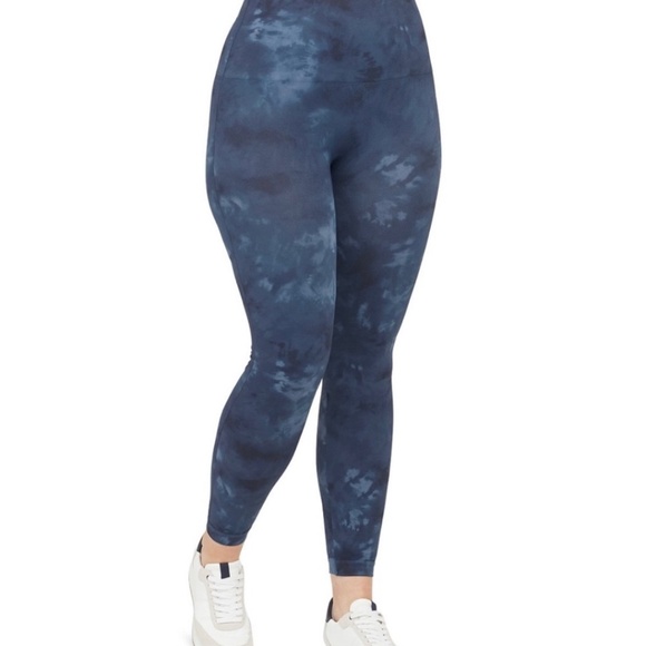 SPANX EcoCare Look At Me Now Tie Dye Deep Blue tummy control Legging NWT - Picture 1 of 10